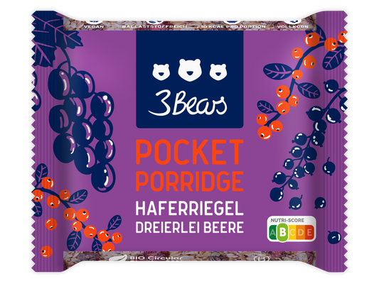 Hofmanns Shop Dreierlei Beere – 3Bears Pocket Porridge Wrapper, dekoriert mit Beeren und Blättern, mit schwarzen Johannisbeeren und Nutri-Score-Label, bietet eine vegane und ballaststoffreiche Riegel-Variante.