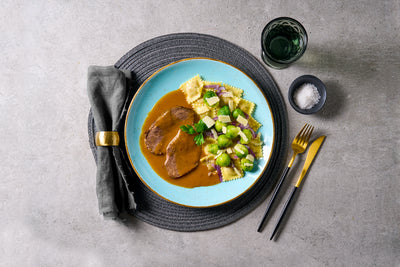 HOFMANNs Weihnachts-Box von Hofmanns Shop: Festliche Rinderravioli in brauner Sauce für die Feiertage.