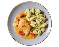 Sahne-Tomaten-Hähnchen von Hofmanns Shop mit Gnocchi und Kirschtomaten.