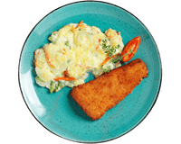 Ein Kabeljaufilet von Hofmanns Shop, serviert mit Kartoffelpüree, Gemüse und Kräutern auf einem blauen Teller.