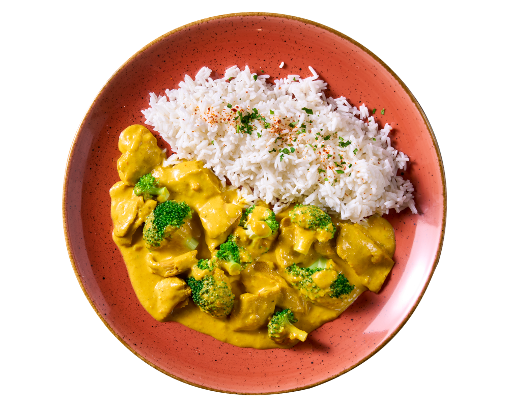 Weißer Reis und Hofmanns Shop gepflanzt.Hähnchen "Butter Chicken Style" auf einem rötlich-orangen Teller.