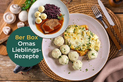 Teller mit Knödeln, Kraut, Fleisch und Rinderrouladen. Text: „8er Box Hofmanns Shop Omas Lieblingsrezepte.