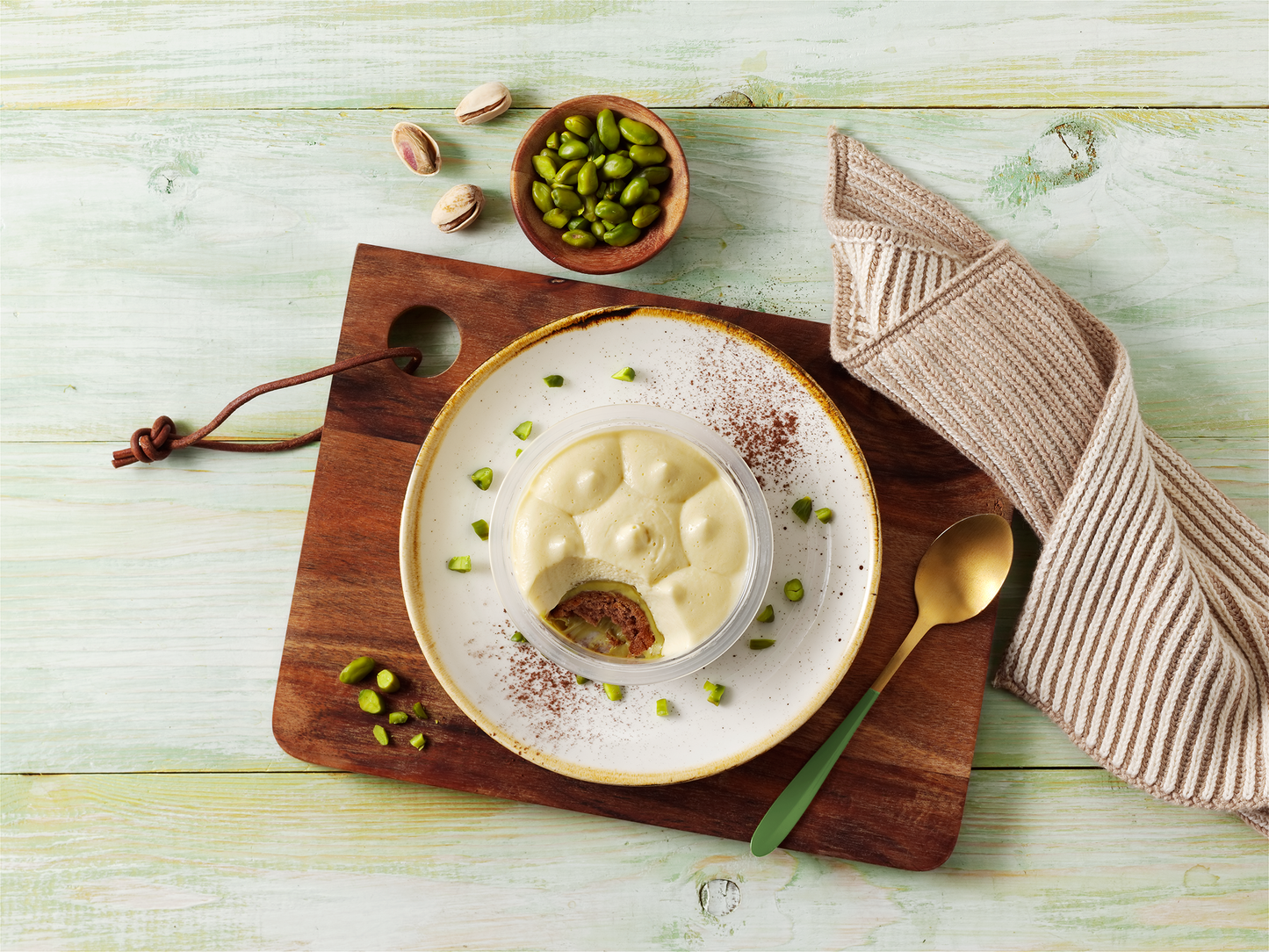 Tiramisu Pistazie von Hofmanns Shop: Mascarpone-Creme, Schokoladenbiskuit und Pistazien im Glasgefäß.