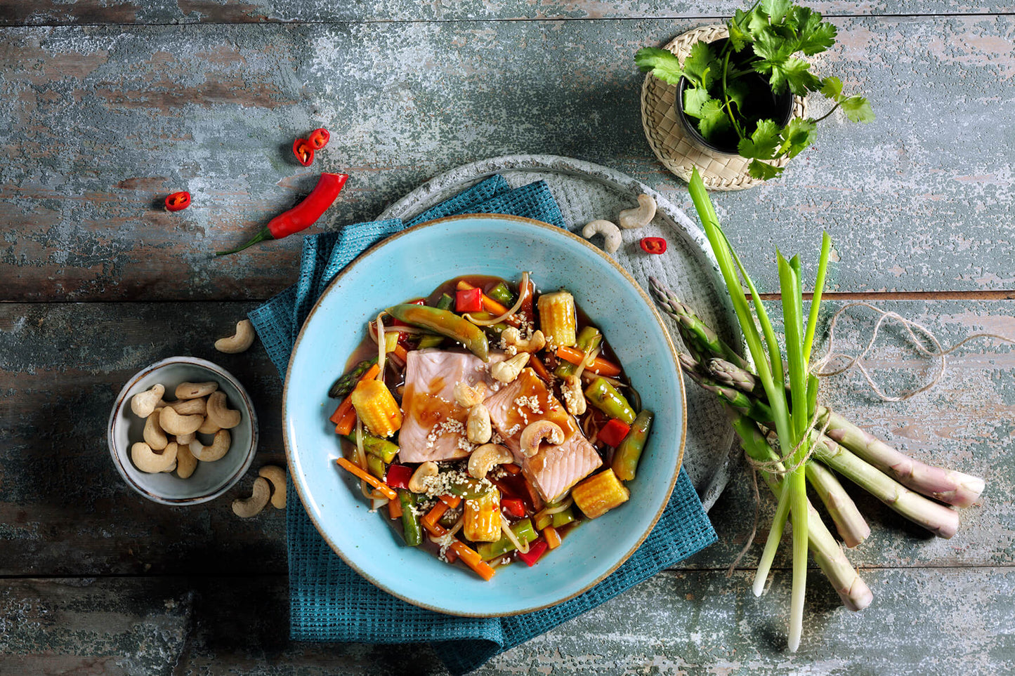 Wildlachs auf Wok-Gemüse