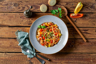 Omas Verwöhnmenü von HOFMANNs: Pasta mit Grillgemüse, Kräutern und rustikalem Charme.
