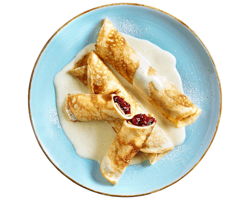 Hofmanns Shop Kirsch-Pfannkuchen mit Vanillesoße und Sauerkirschen, mit Zucker bestäubt auf einem blauen Teller.